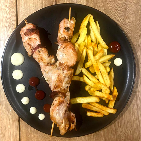 Restobar Prime Brocheta Pollo Tocineta